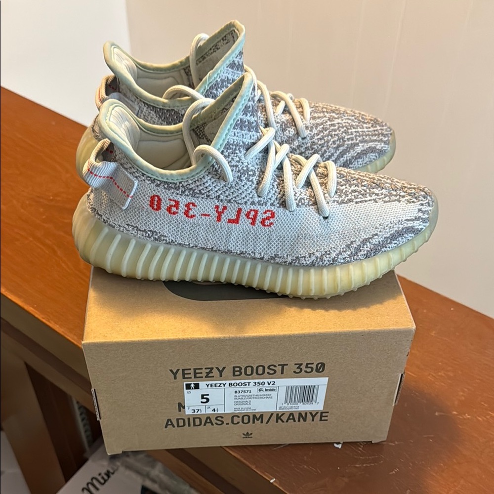 adidas Yeezy Boost 350 V2 Blue Tint Men’s size 5 women’s size 6.5